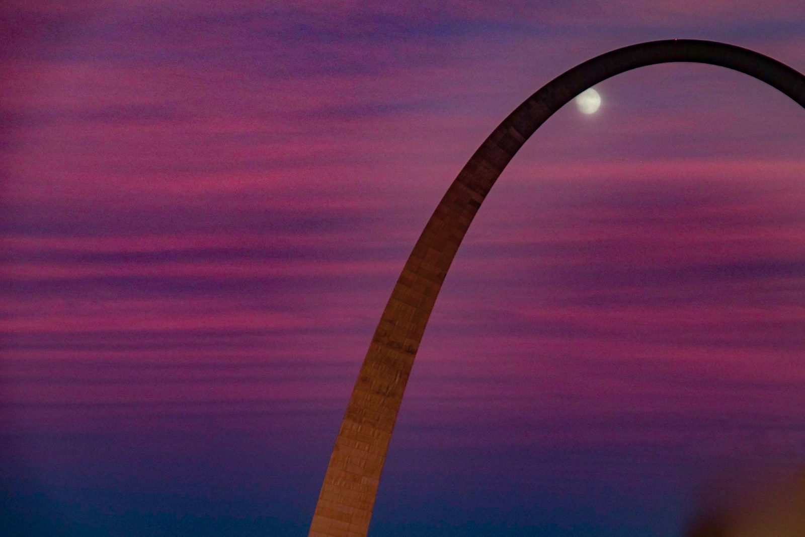Photograph: Moonrise over the Gateway Arch
